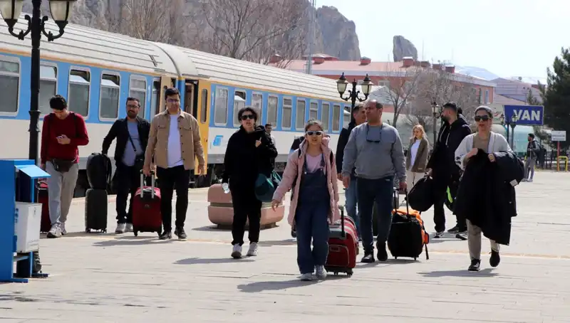 İranlı Turistlerin Nevruz Bayramı İçin Van'a Yoğun İlgi Gösterdiği Belirlendi