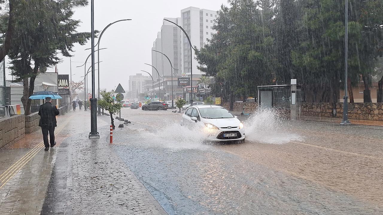 Meteoroloji 17 ili 'turuncu' ve 'sarı' kodla uyardı