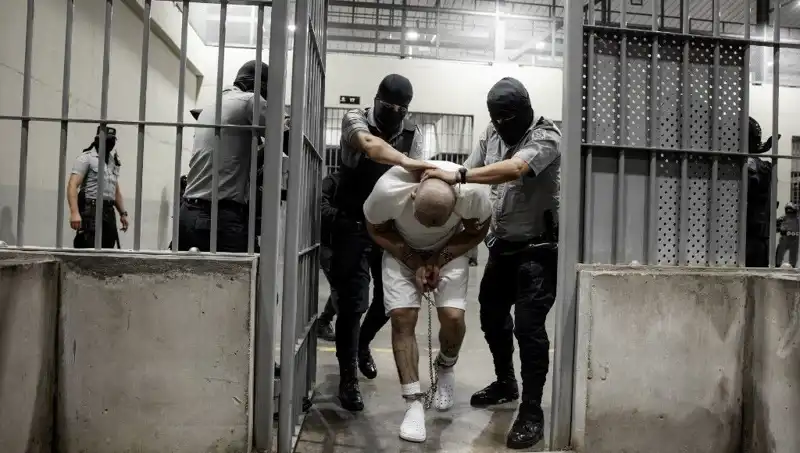 Trump’ın Cehennemi: El Salvador’da Siyasi Göçmenler ve Yeni Kararlar