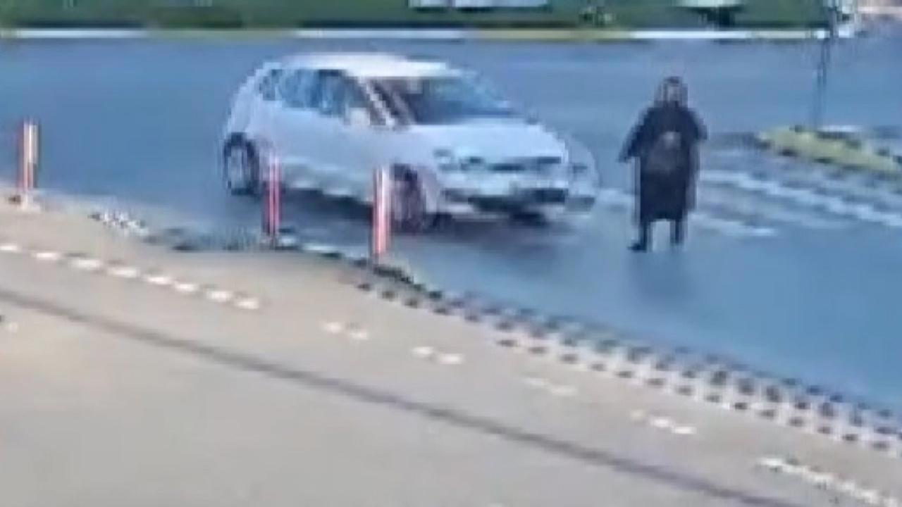 İki Talihsiz Kaza Sonrası Sürücü Yardım Beklerken
