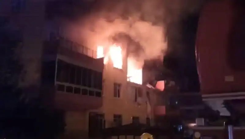 Konya'da Dört Katlı Binada Meydana Gelen Doğalgaz Patlaması: 12 Yaralı