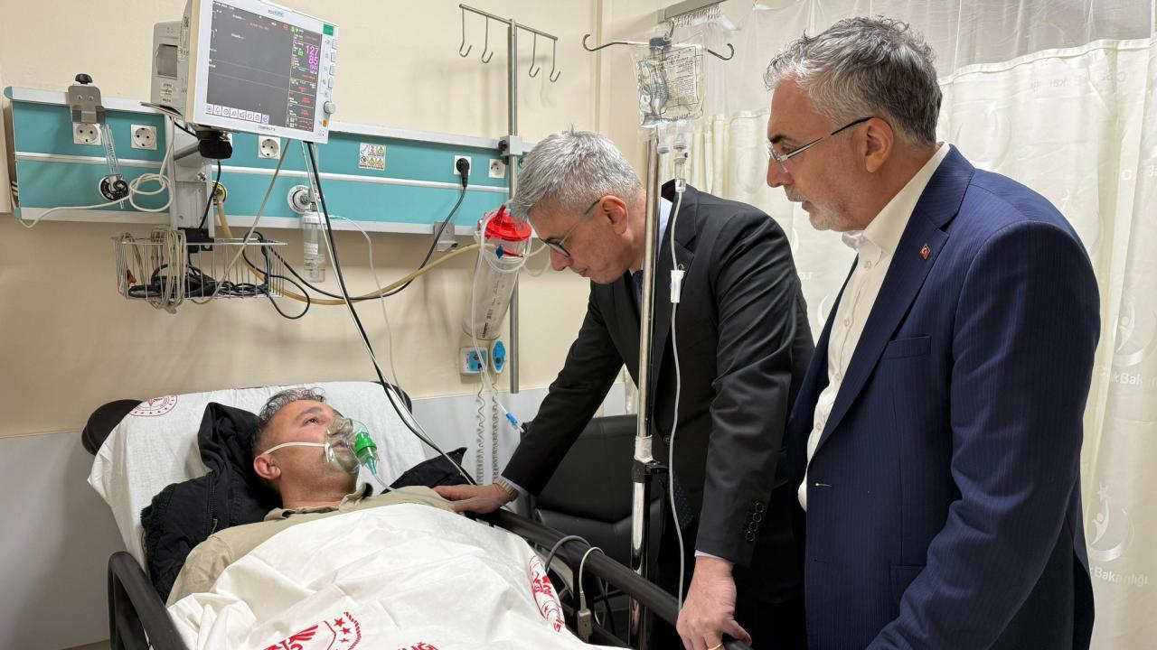 Bakanlardan Gaziantep'te yaralılara moral ziyareti