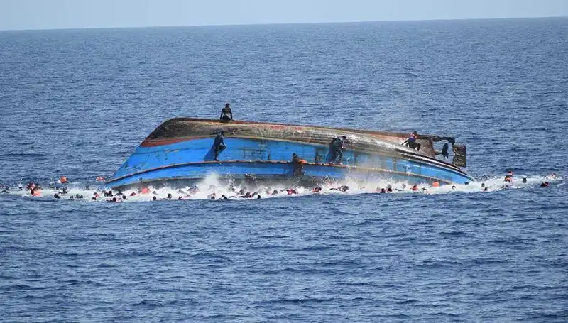 Filipinler’de Gemi Alabora Oldu! Hayatlar Tehlikede, Arama Kurtarma Başladı
