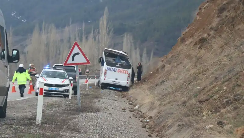 Oltu'da İşçi Servisi Kazası: Çok Sayıda Yaralı Var