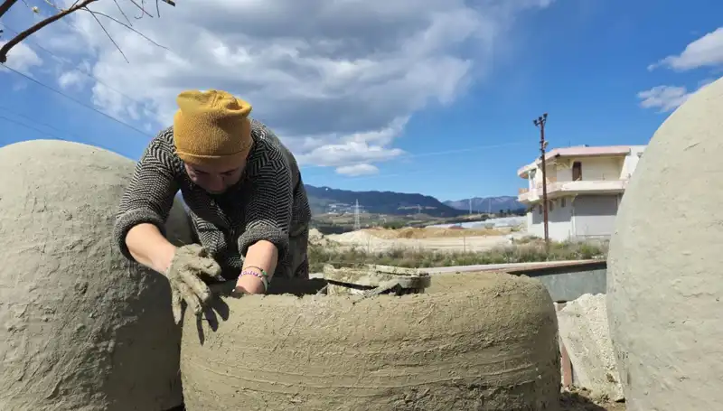 Hatay'da Kadınlar Killi Topraktan Sanat Eserleri Üretiyor