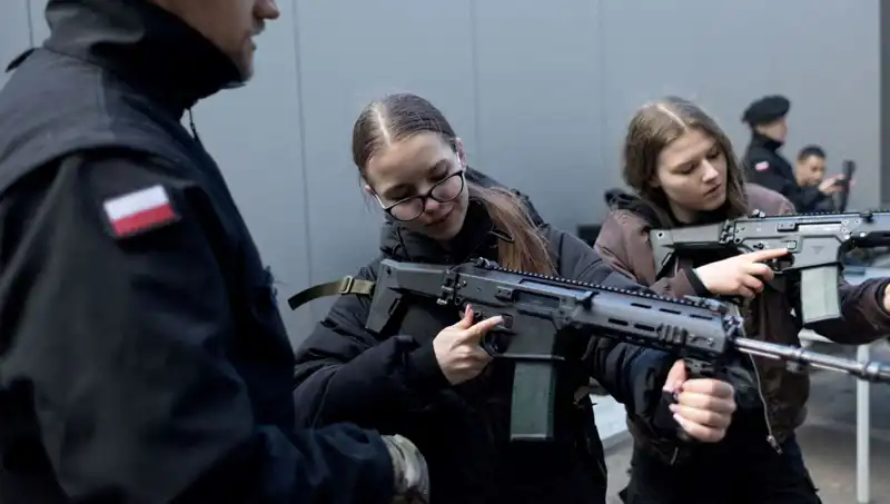 Polonya'nın Askeri Güçlendirmesi: Siviller İçin Zorunlu Askeri Eğitim Uygulaması