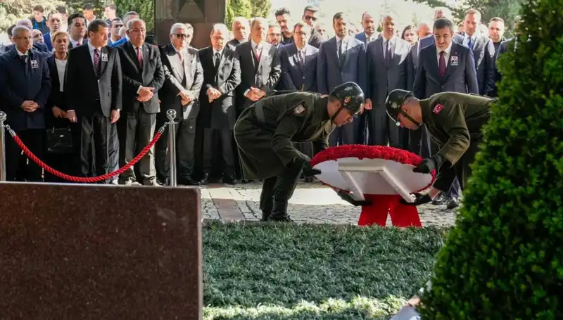 Turgut Özal, Hayatı ve Mirasıyla Mezarı Başında Anıldı
