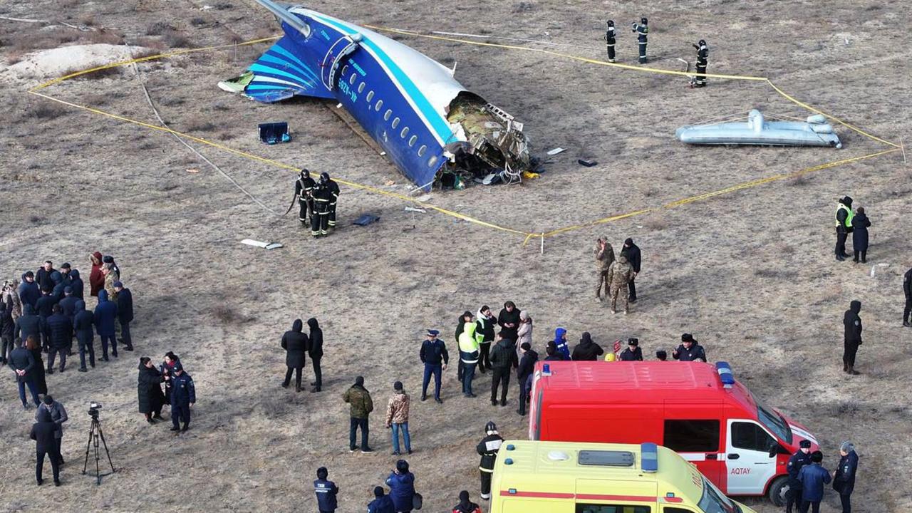 Kazakistan'da Azerbaycan'a Ait Uçak Düştü