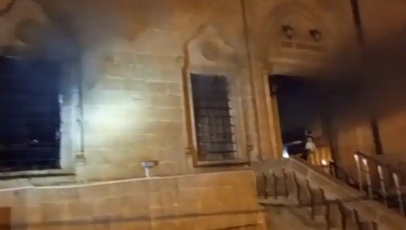Mardin'de Cami Yangını: Sebepleri ve Sonuçları Üzerine Derinlemesine İnceleme