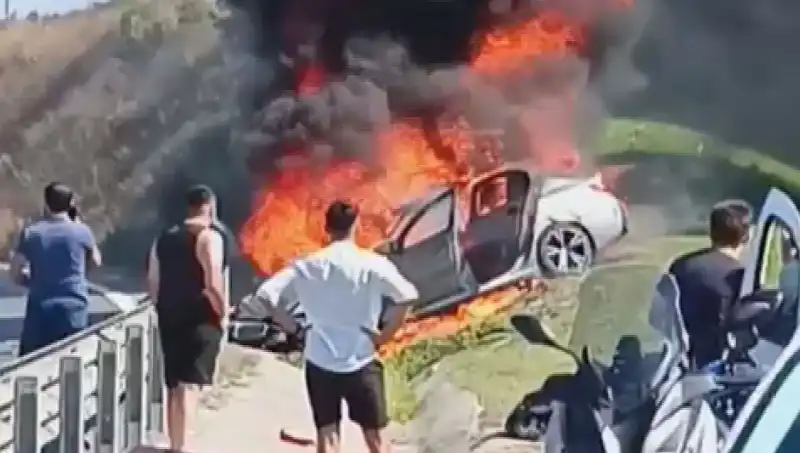 TEM Otoyolunda Korkutan Kaza: Otomobil Alev Alev Yandı