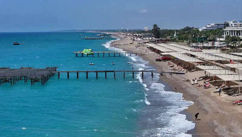 Antalya'da Yazın Zirveye Ulaşan Güneşli Hava Keyfi