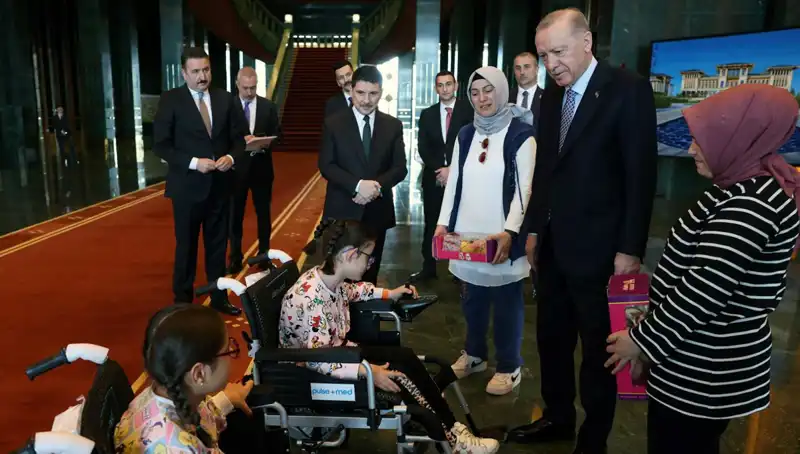 Cumhurbaşkanı Erdoğan'dan Engelli Çocuklara Sürpriz Hediye: Akülü Sandalyeler!