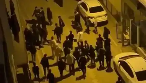 Esenyurt’ta Mahalle Baskını: Gençler Arasında Sopalı Çatışma!