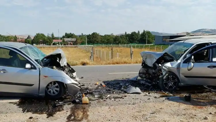 Balıkesir'de Kafa Kafaya Kaza: Bir Kişi Hayatını Kaybetti, Diğeri Yaralı