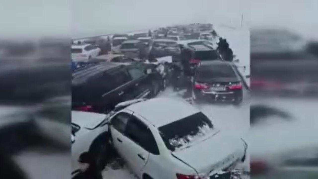 Kazakistan'da dev trafik kazası: 95 araç birbirine girdi
