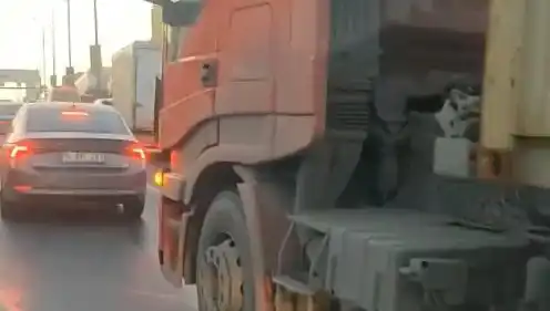 D-100'de Yol Verme Kavgası: TIR'ı Üzerine Sürdü, Güvenlik Alarmı Geçti
