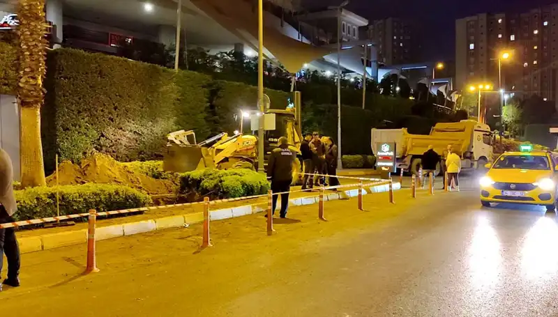 Avm Girişinde Doğalgaz Alarmı: Panik Hüküm Sürdü!