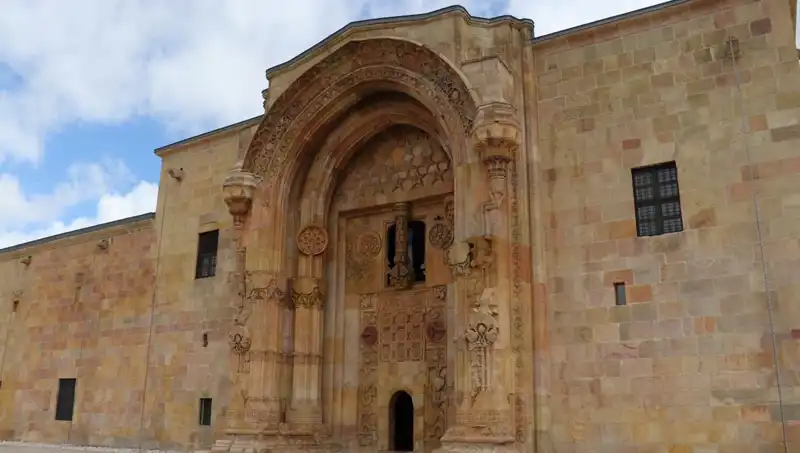 Divriği Ulu Camii ve Darüşşifası: Tarih ve Mimarinin Büyüleyici Buluşması