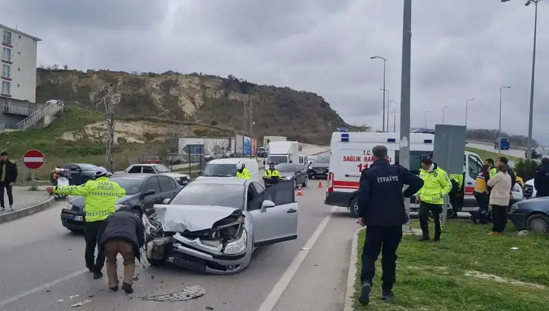 Sinop’ta Otomobil Kazası: Çok Sayıda Yaralı ve Panik Anları
