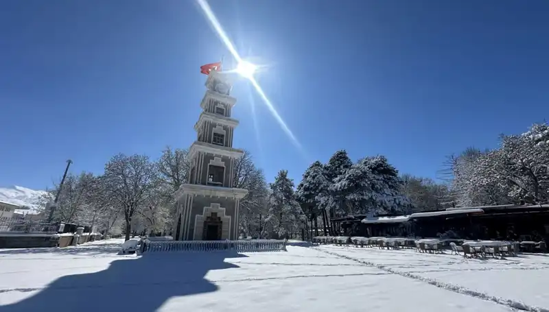 Erzincan’da Nisan Ayında Düşen Kar Herkesi Şaşırttı!