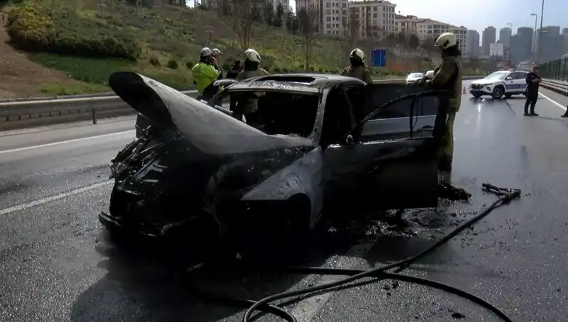 Alev Alev Yanarak Küle Dönen Otomobilin Gizemi Çözüldü