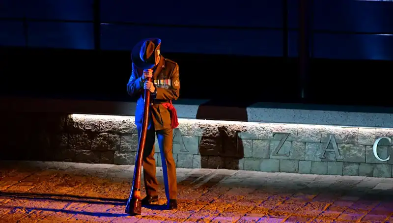 Anzak Koyu’nda Duygusal "Şafak Ayini" İle Tarih Tekrar Yaşandı
