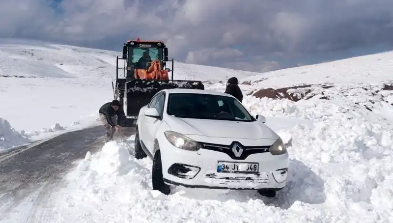 Muş’ta Kar Fırtınası, Mahsur Kalan 60 Kişiyi Etkiledi!