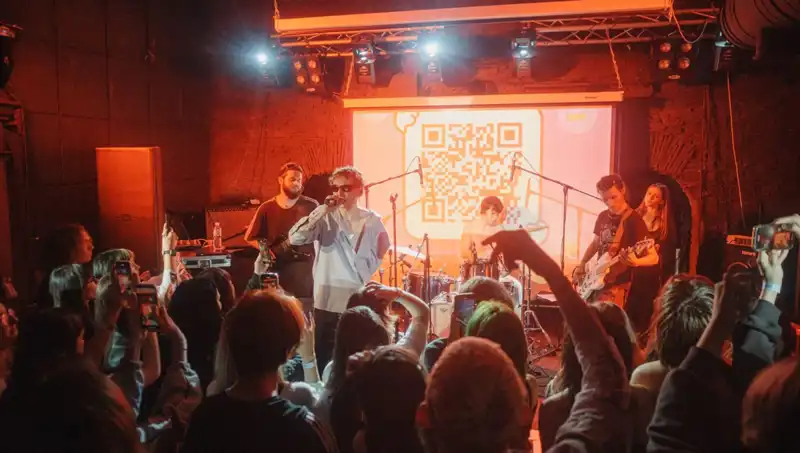 Savaşın Gölgesinde: Şehrin İki Yüzü, Konser ve Saldırı Bir Arada