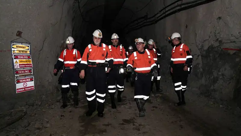 Bakan Işıkhan, Türkiye’nin En Büyük Altın Madenini Ziyaret Etti