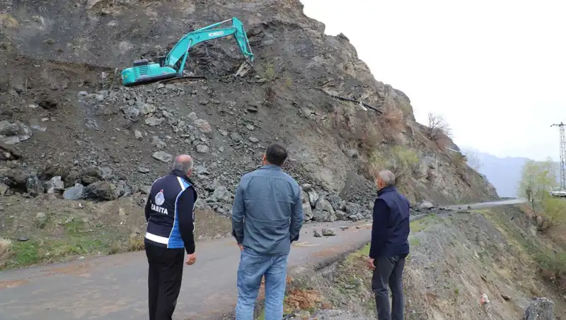 Hakkari’de Kaya Düşmelerine Karşı Acil Önlemler Alınıyor