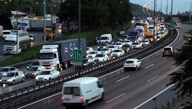 Bayram Yoğunluğu Öncesi Trafik Önlemleri: Yasaklar Başlıyor!