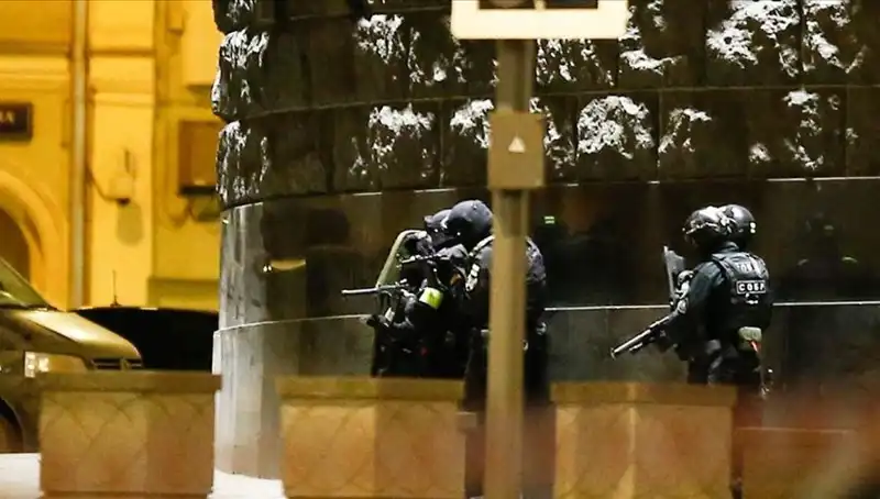 Rusya’da Silahlı Saldırı: Bir Adam Çatıda Rastgele Ateş Açtı, Halk Şokta