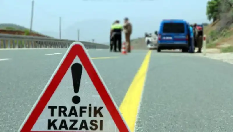 Ticari Araç ile Otomobil Çarpıştı: 5 Kişi Yaralandı, Olayın Ayrıntıları Ortaya Çıktı
