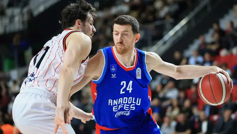 Anadolu Efes Euroleague'de Şampiyonluk Yolunda Kritik Bir Maça Hazırlanıyor