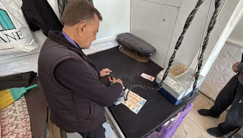 47 Yıllık Usta Terzi Ahmet’in Para Ütüleme Alışkanlığına Dair Her Şey