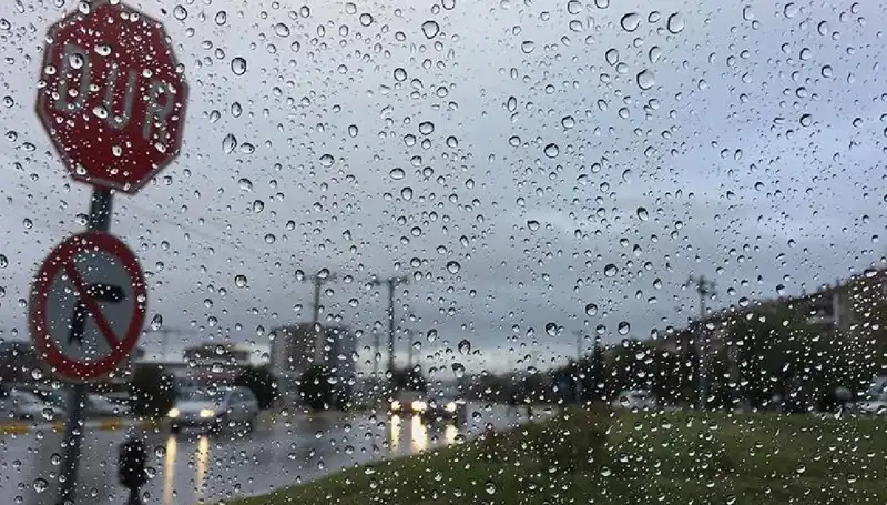 Meteoroloji'den 20 İl İçin Uyarı: Sıcaklık Düşüyor, Sağanak Yağış Geliyor!