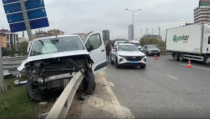 Otoyolda Dehşet: Bariyere Saplanan Araç Kazası Korkuttu