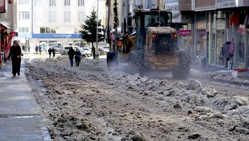 Sarıkamış’ta Kışın İzleri Temizleniyor: Kar ve Buz Mücadelesi