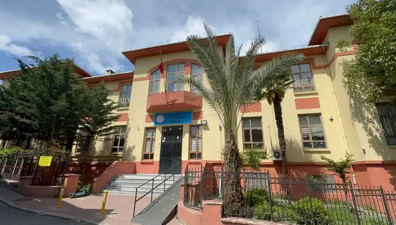 Depremde Hasar Gören Okul Binaları Boşaltıldı: Güvenlik Önlemleri Artırıldı