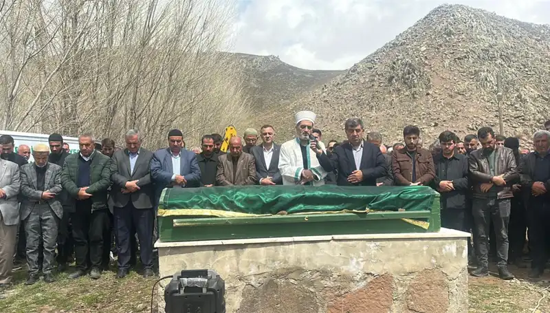 Baba ve Kızlarının Trajik Ayrılığı: Kalpleri Yakan Veda Anı