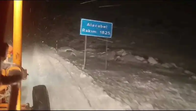 Antalya’da Beklenmedik Kar Sürprizi: Yerli ve Yabancı Turistleri Şaşırttı