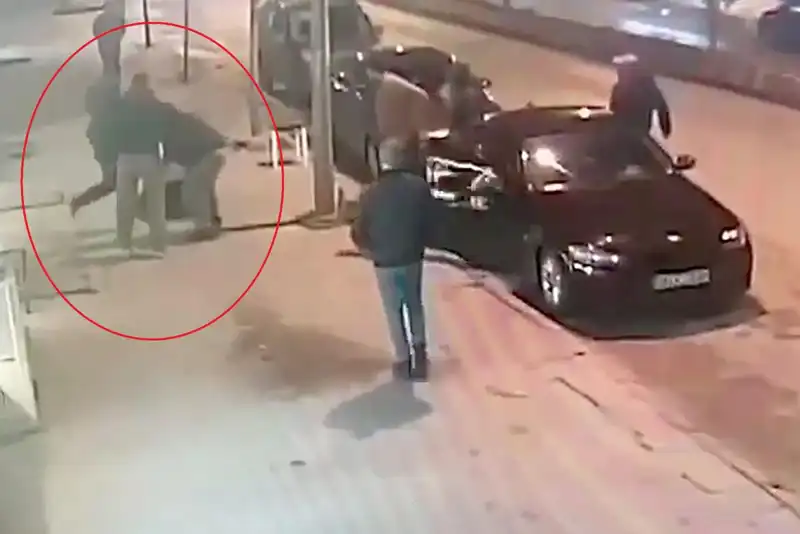 Bacak Kıran Park Yeri Kavgası: Üç Kişi Saldırdı, Olay Ortalığı Sarstı!