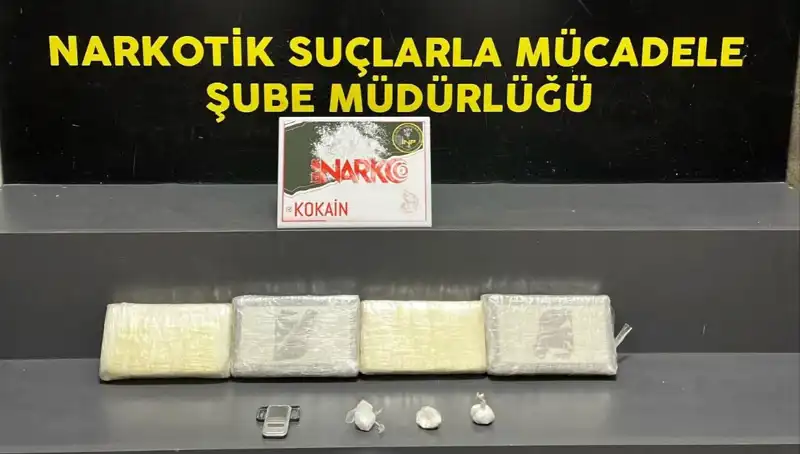 İzmir’de Uyuşturucu Operasyonuyla Çok Sayıda Gözaltı Yapıldı