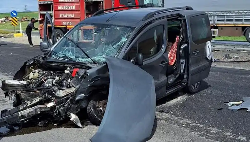 Ankara Yolunda Feci Kaza: Üç Kişi Hastaneye Kaldırıldı!