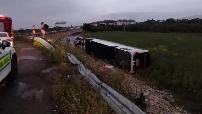 Manisa'da Yolcu Otobüsü Kazası: Detaylar ve Yaralıların Durumu Açıklandı