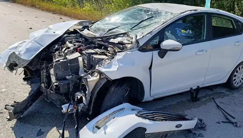 Çanakkale’deki Trafik Kazasında İki Kişi Yaralandı: Olayın Detayları