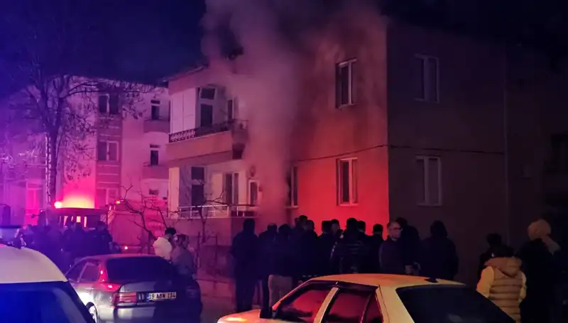 Çorum'daki Apartman Yangını: Dumandan Etkilenen 10 Kişi Hastaneye Kaldırıldı