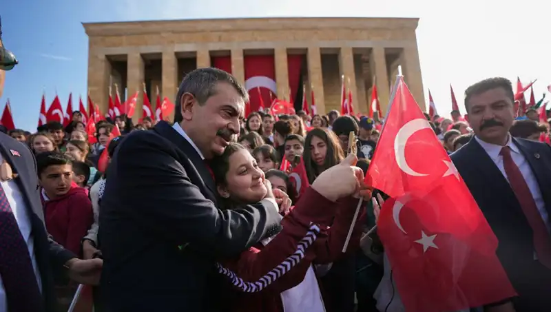 Anıtkabir’de Bakan Tekin ile Çocuklar Unutulmaz Bir Gün Geçirdi