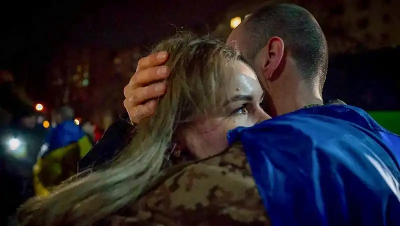 Ukrayna ve Rusya Arasında Savaş Esiri Takası: 350 Hayat Yeniden Başlıyor