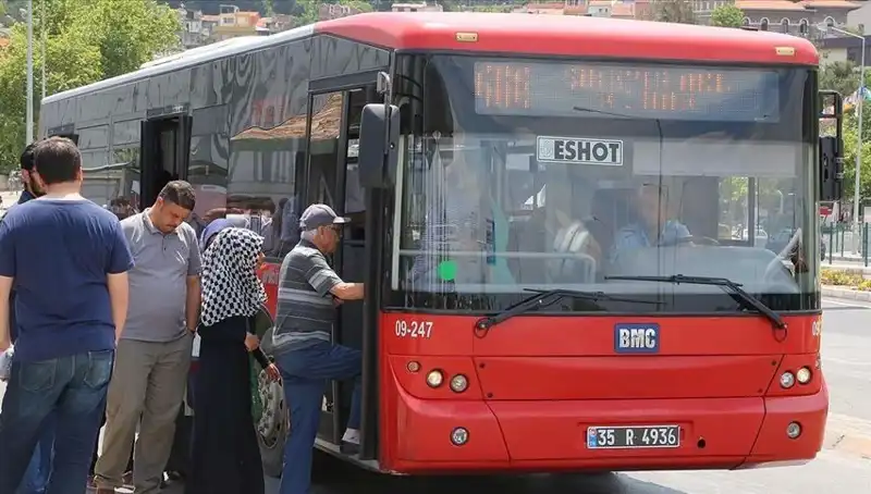 İzmir'de Öğrenci İndirimine 30 Yaş Sınırı Getirildi: Ceza Uygulaması Başlıyor!